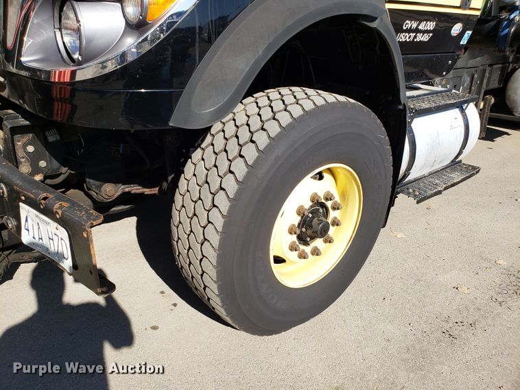 image for item DH2869 2009 International 7600 vacuum truck