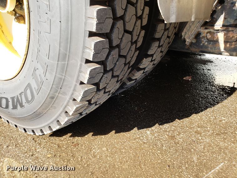 image for item DH2869 2009 International 7600 vacuum truck