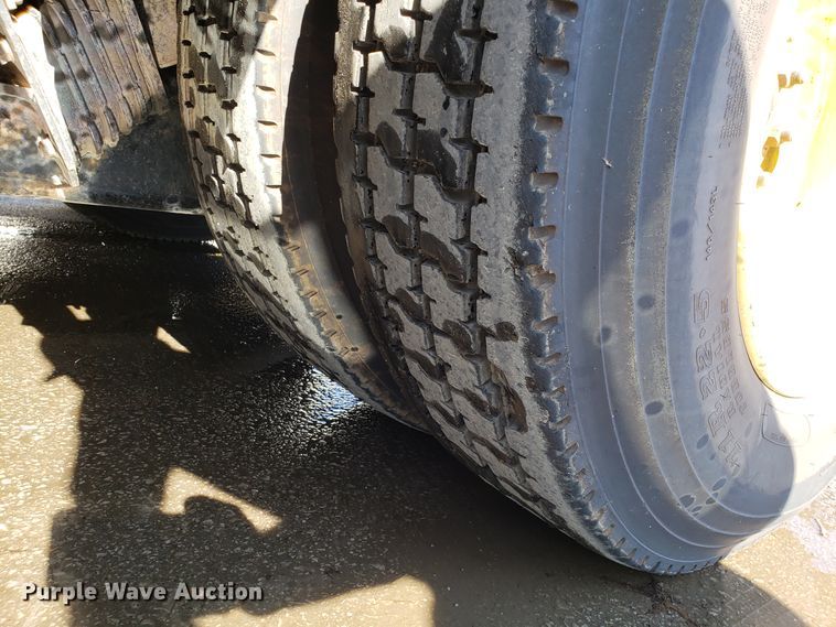 image for item DH2869 2009 International 7600 vacuum truck