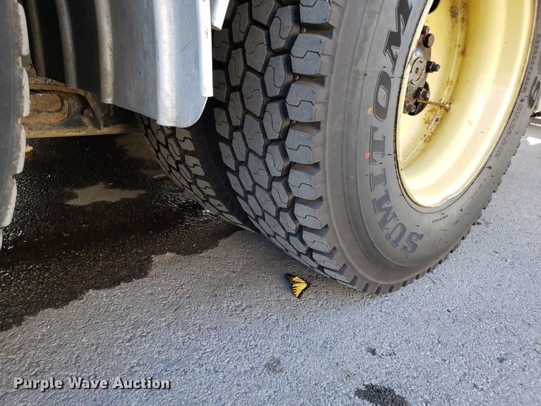 image for item DH2869 2009 International 7600 vacuum truck