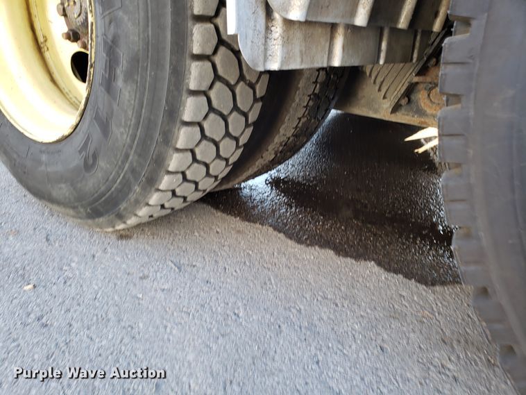 image for item DH2869 2009 International 7600 vacuum truck