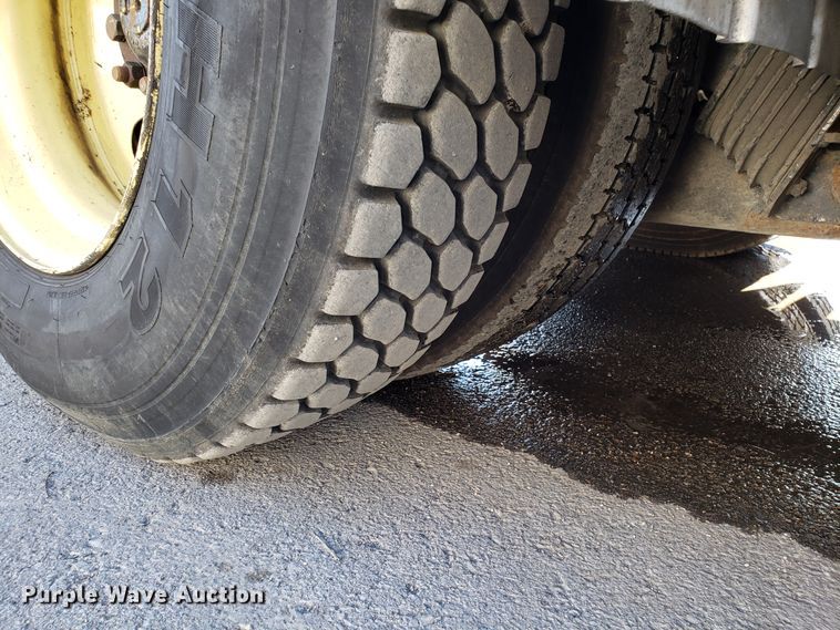 image for item DH2869 2009 International 7600 vacuum truck