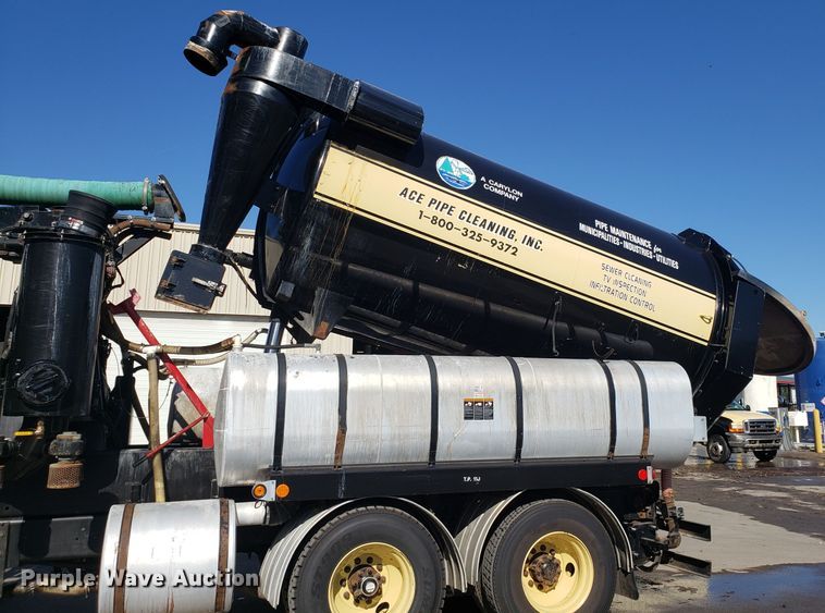 image for item DH2869 2009 International 7600 vacuum truck