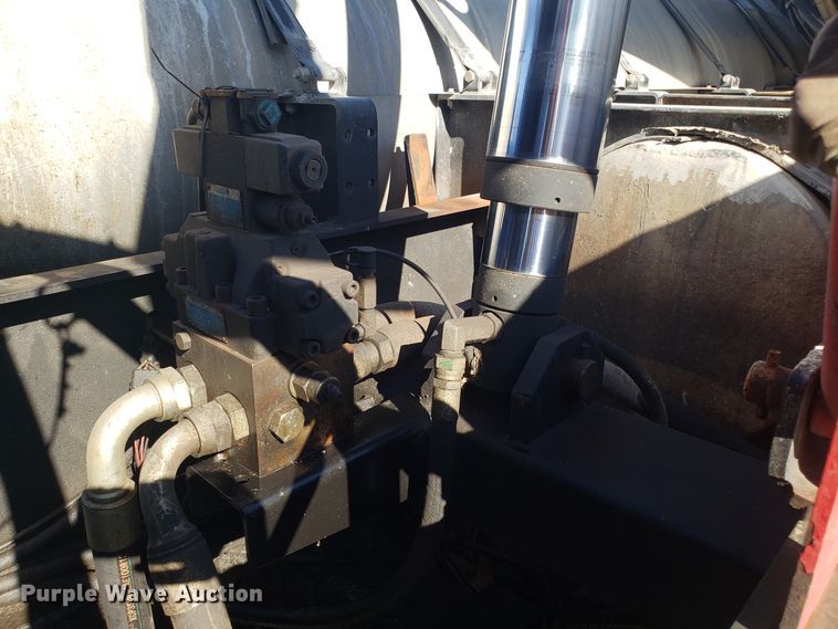 image for item DH2869 2009 International 7600 vacuum truck