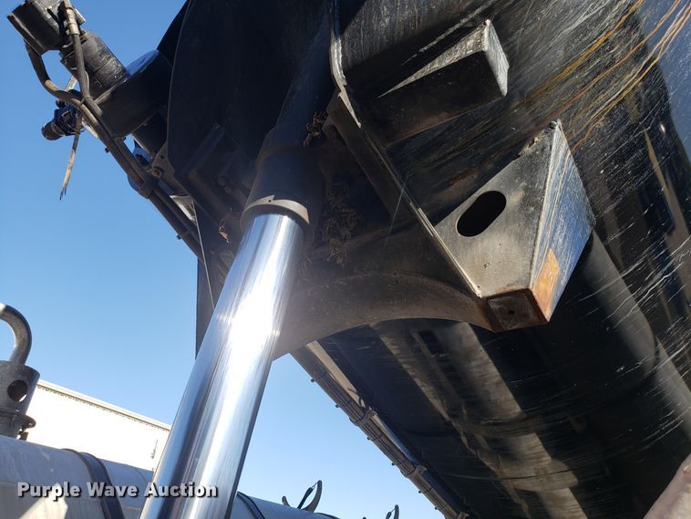 image for item DH2869 2009 International 7600 vacuum truck