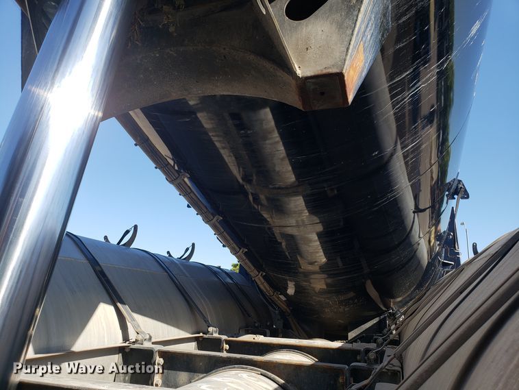 image for item DH2869 2009 International 7600 vacuum truck