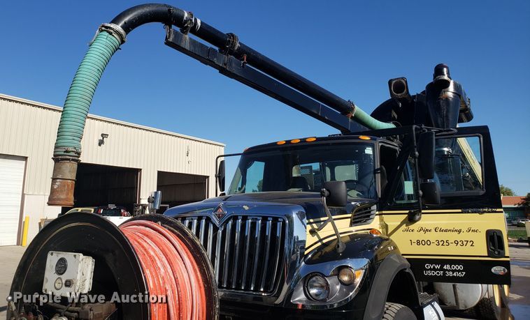 image for item DH2869 2009 International 7600 vacuum truck
