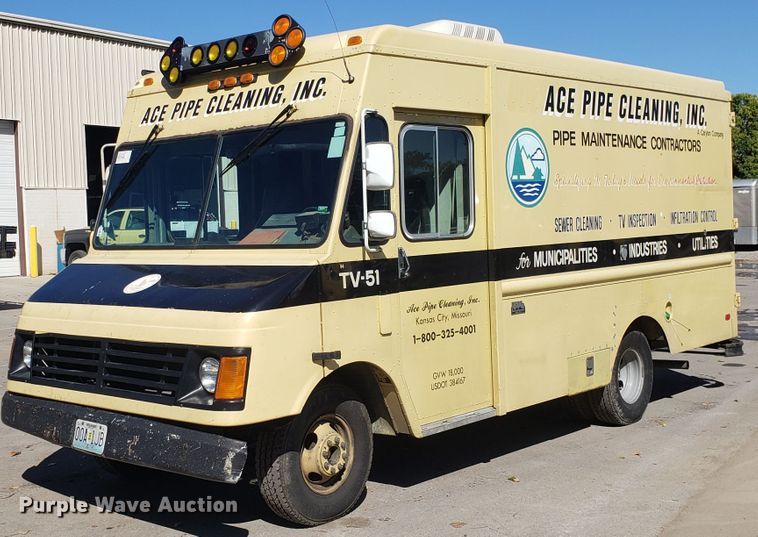 image for item DH2870 1994 Chevrolet P30 delivery van