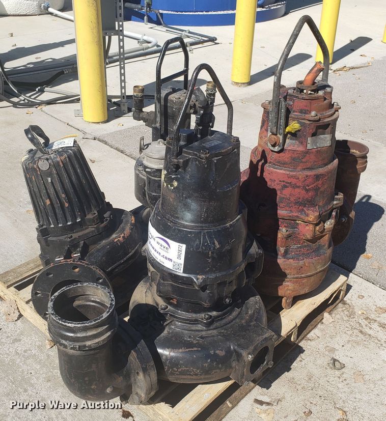 image for item DH2872 (4) submersible water pumps
