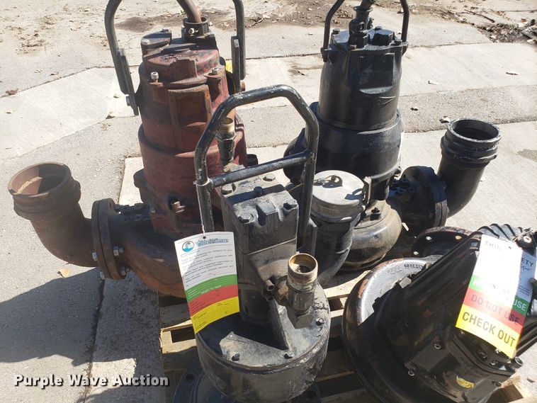 image for item DH2872 (4) submersible water pumps