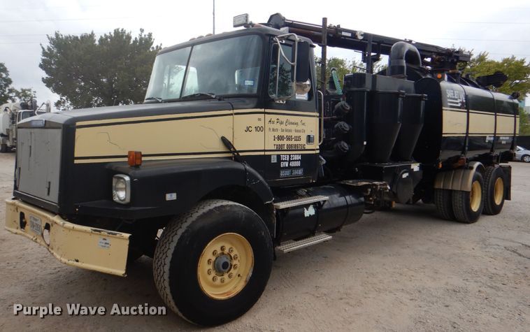 image for item DH5289 1995 White GMC WG hydrovac truck