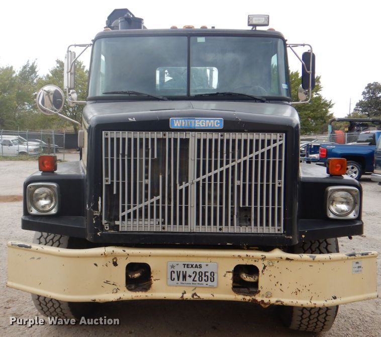 image for item DH5289 1995 White GMC WG hydrovac truck
