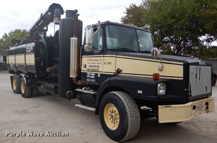 image for item DH5289 1995 White GMC WG hydrovac truck