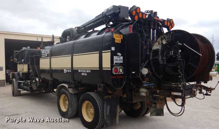 image for item DH5289 1995 White GMC WG hydrovac truck