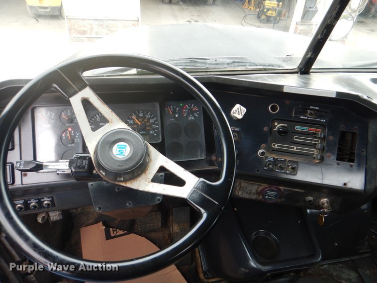 image for item DH5289 1995 White GMC WG hydrovac truck