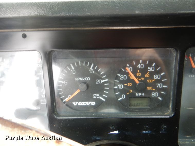 image for item DH5289 1995 White GMC WG hydrovac truck