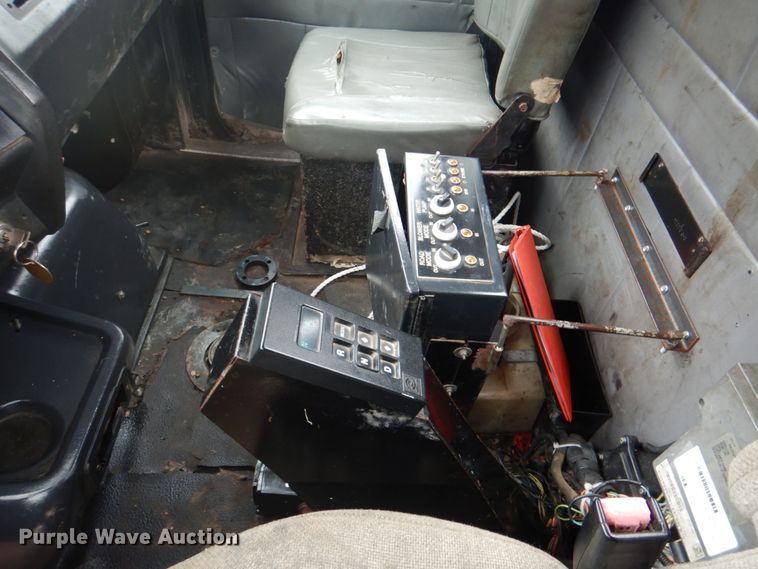 image for item DH5289 1995 White GMC WG hydrovac truck