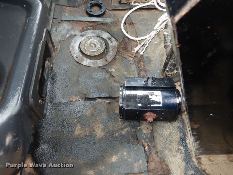 image for item DH5289 1995 White GMC WG hydrovac truck