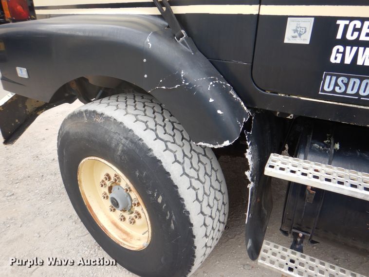 image for item DH5289 1995 White GMC WG hydrovac truck