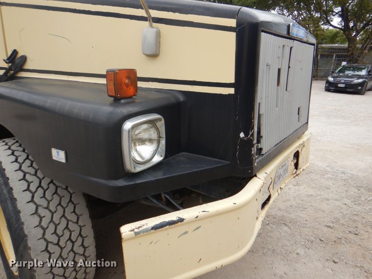 image for item DH5289 1995 White GMC WG hydrovac truck