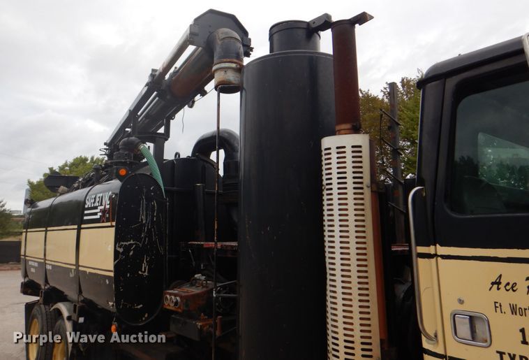 image for item DH5289 1995 White GMC WG hydrovac truck