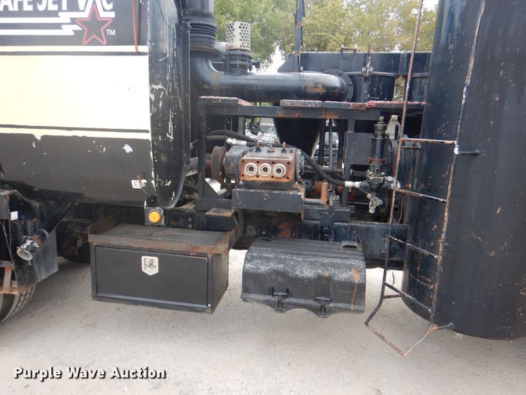 image for item DH5289 1995 White GMC WG hydrovac truck