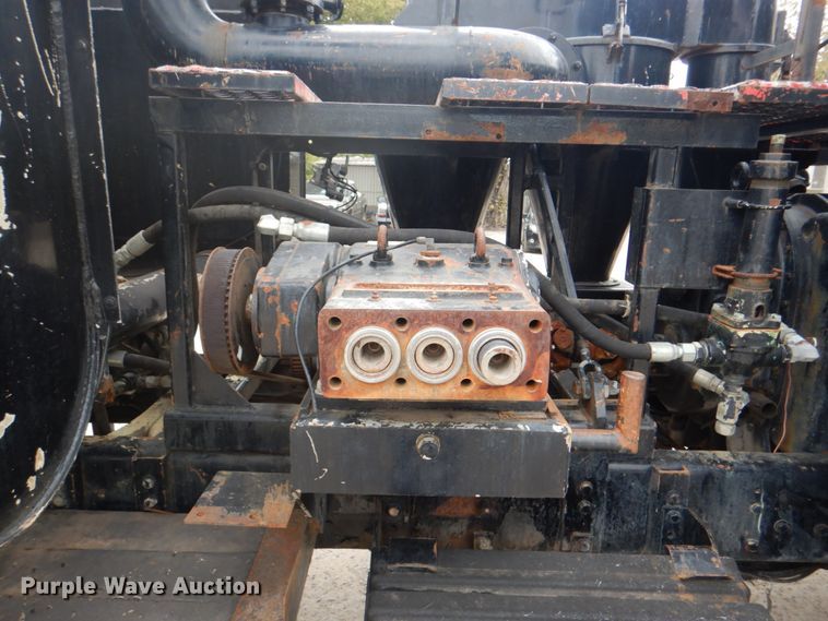 image for item DH5289 1995 White GMC WG hydrovac truck