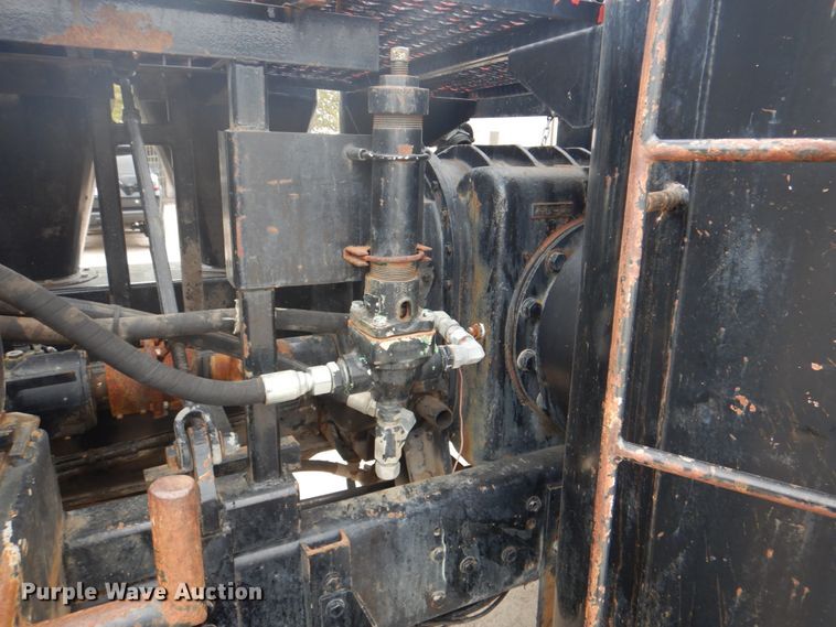 image for item DH5289 1995 White GMC WG hydrovac truck