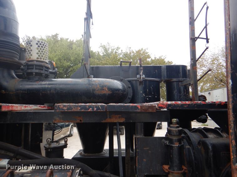 image for item DH5289 1995 White GMC WG hydrovac truck