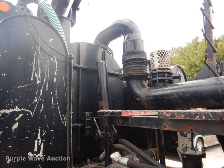 image for item DH5289 1995 White GMC WG hydrovac truck