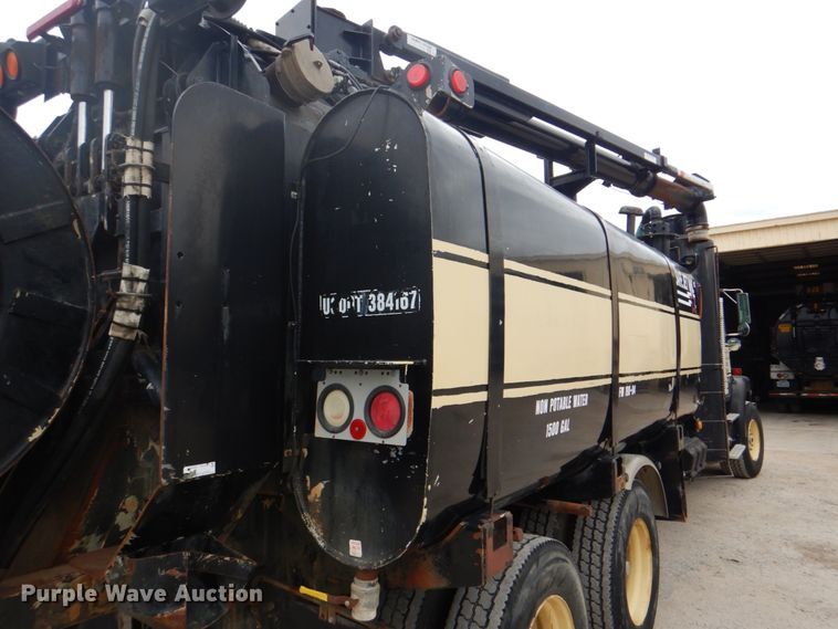 image for item DH5289 1995 White GMC WG hydrovac truck