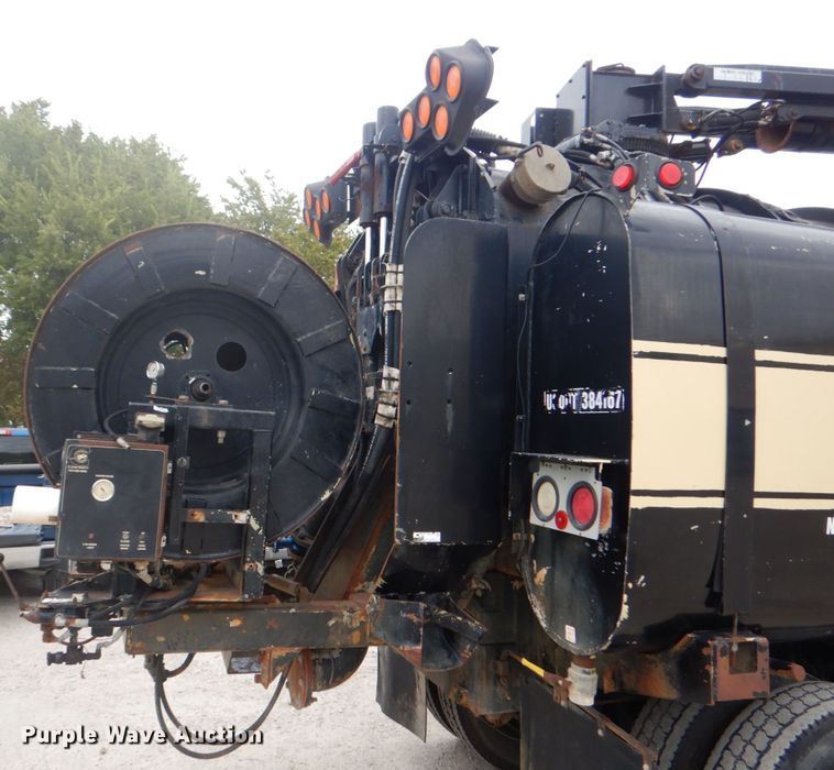 image for item DH5289 1995 White GMC WG hydrovac truck