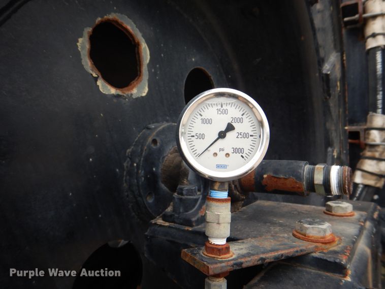 image for item DH5289 1995 White GMC WG hydrovac truck