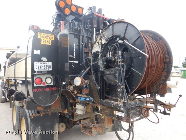 image for item DH5289 1995 White GMC WG hydrovac truck