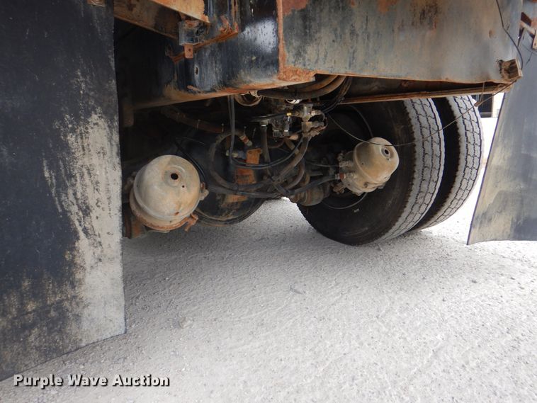 image for item DH5289 1995 White GMC WG hydrovac truck