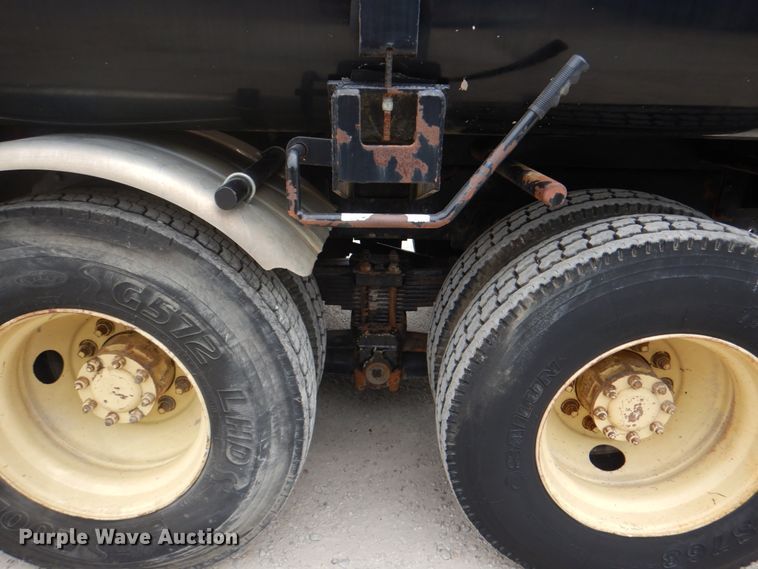 image for item DH5289 1995 White GMC WG hydrovac truck