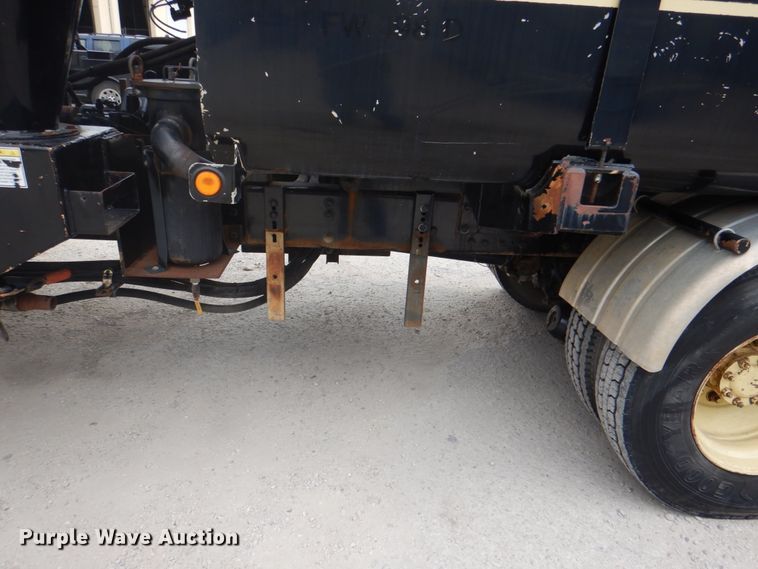 image for item DH5289 1995 White GMC WG hydrovac truck