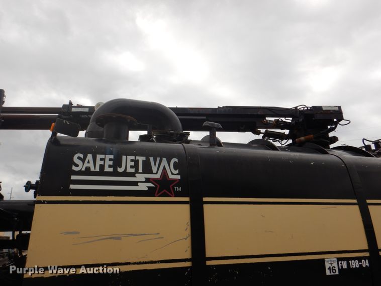 image for item DH5289 1995 White GMC WG hydrovac truck