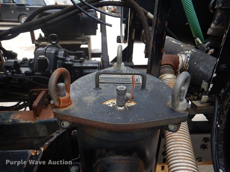 image for item DH5289 1995 White GMC WG hydrovac truck