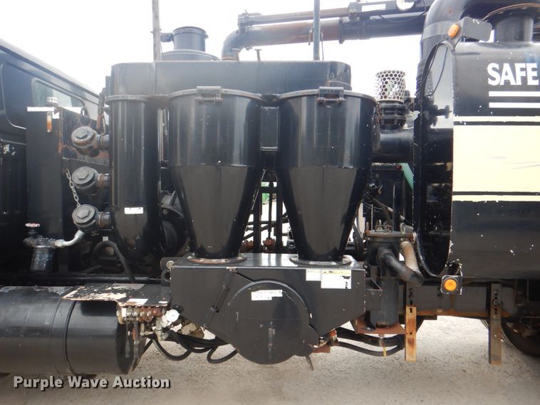 image for item DH5289 1995 White GMC WG hydrovac truck