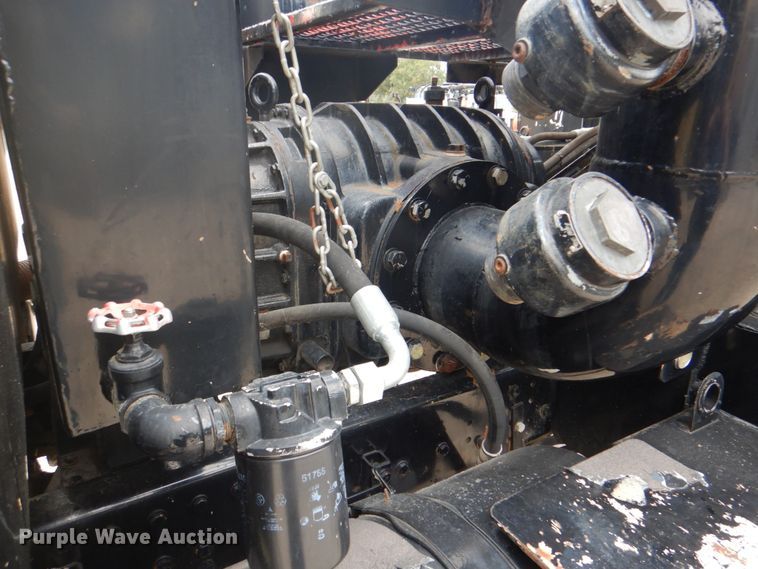 image for item DH5289 1995 White GMC WG hydrovac truck