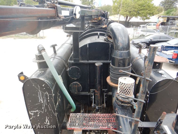 image for item DH5289 1995 White GMC WG hydrovac truck