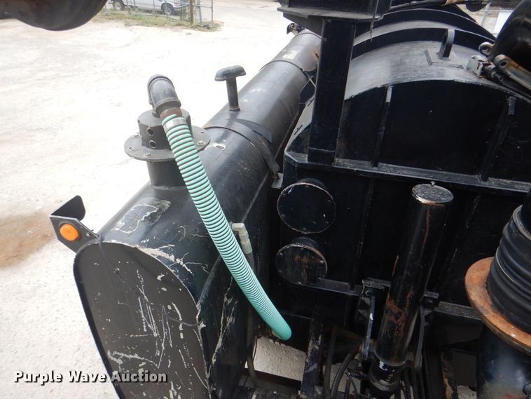 image for item DH5289 1995 White GMC WG hydrovac truck