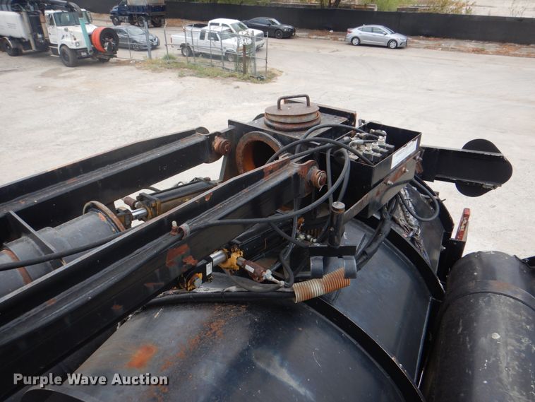 image for item DH5289 1995 White GMC WG hydrovac truck