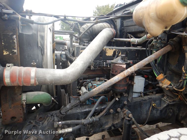 image for item DH5289 1995 White GMC WG hydrovac truck