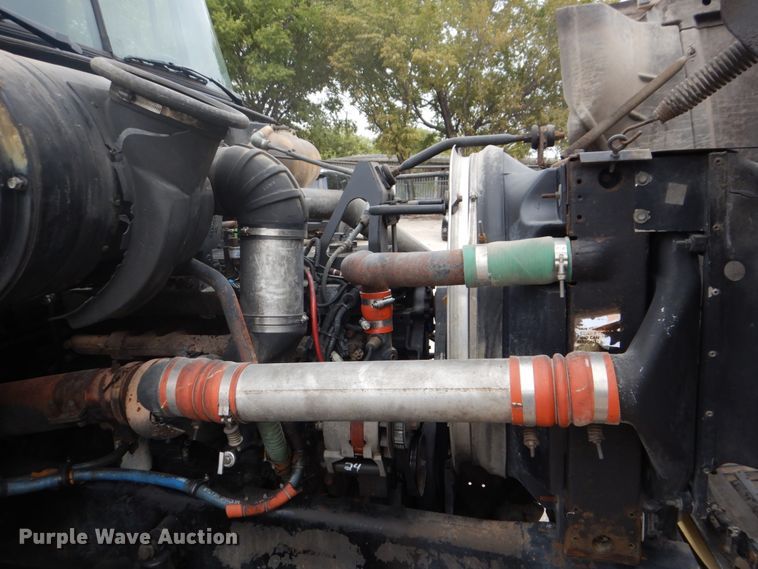 image for item DH5289 1995 White GMC WG hydrovac truck