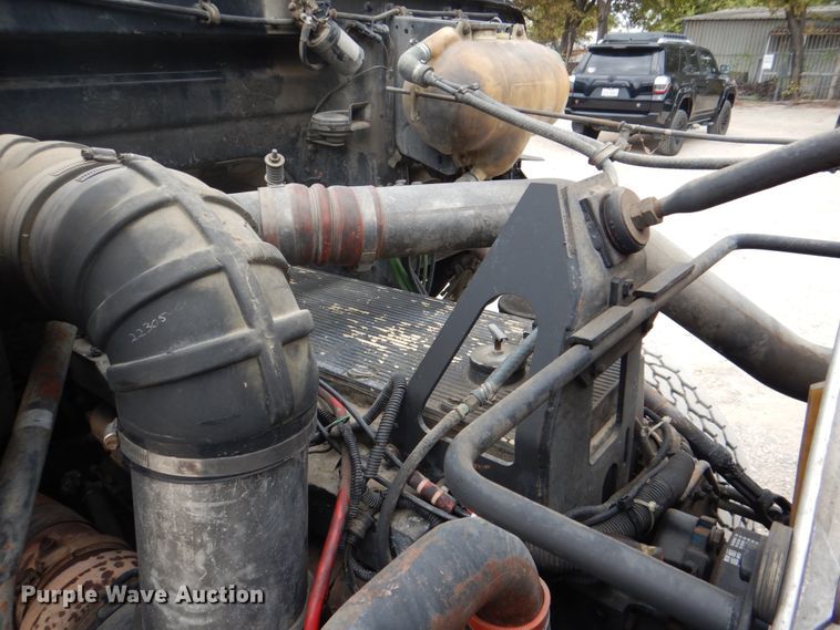 image for item DH5289 1995 White GMC WG hydrovac truck