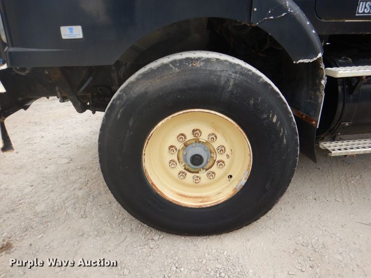 image for item DH5289 1995 White GMC WG hydrovac truck