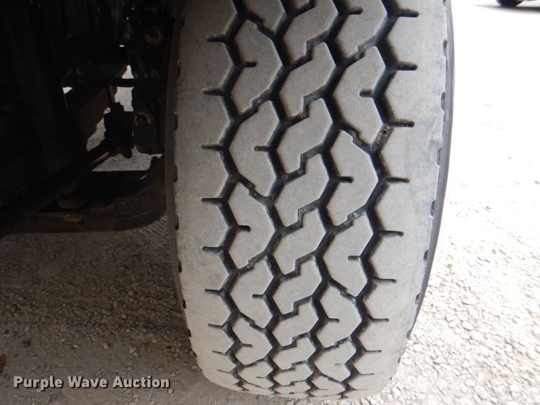 image for item DH5289 1995 White GMC WG hydrovac truck