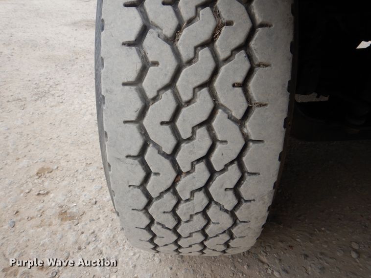 image for item DH5289 1995 White GMC WG hydrovac truck